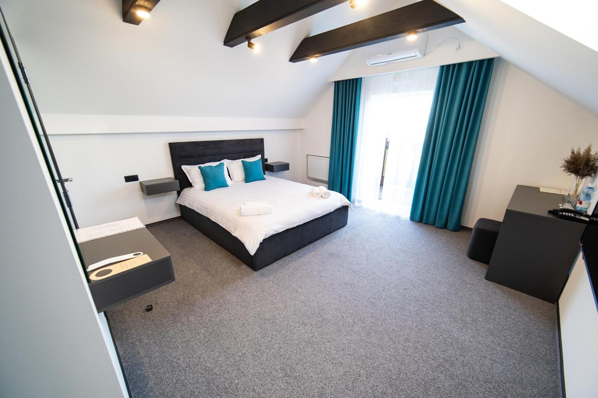Royal Wood Hotel Rokytne  ภายนอก รูปภาพ