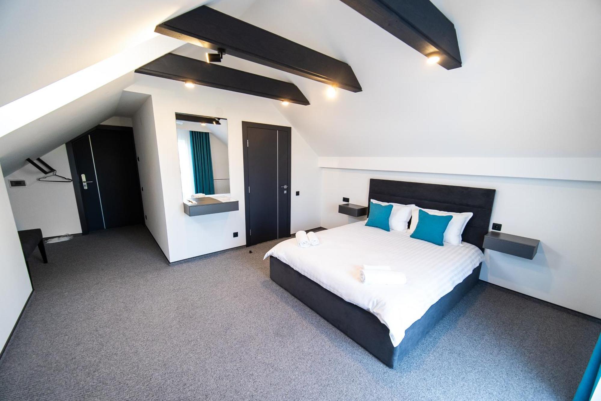 Royal Wood Hotel Rokytne  ภายนอก รูปภาพ