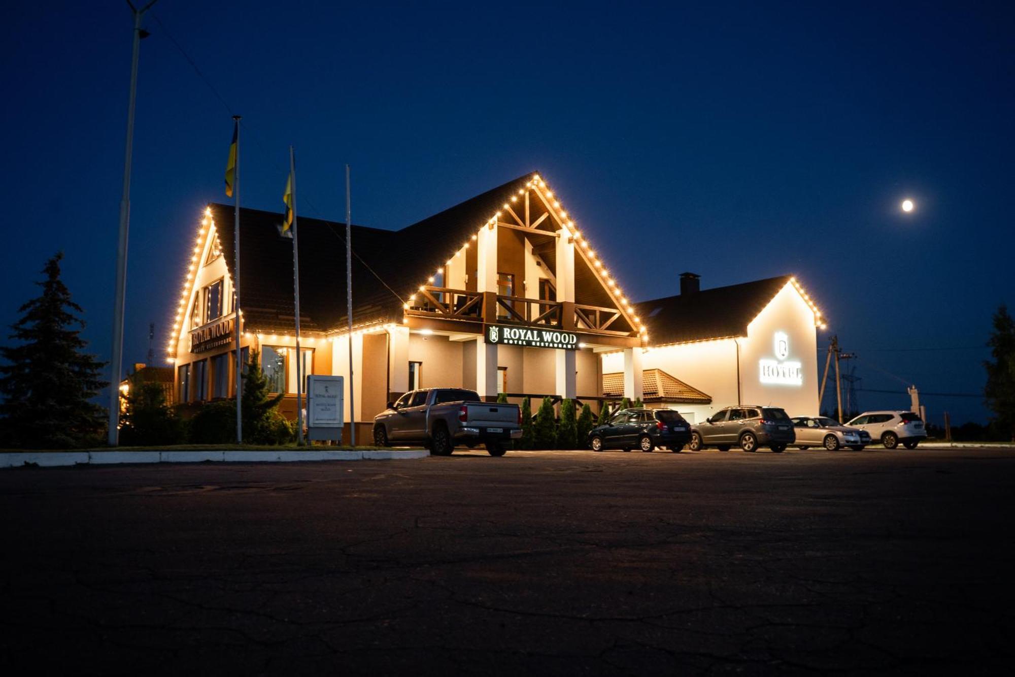 Royal Wood Hotel Rokytne  ภายนอก รูปภาพ