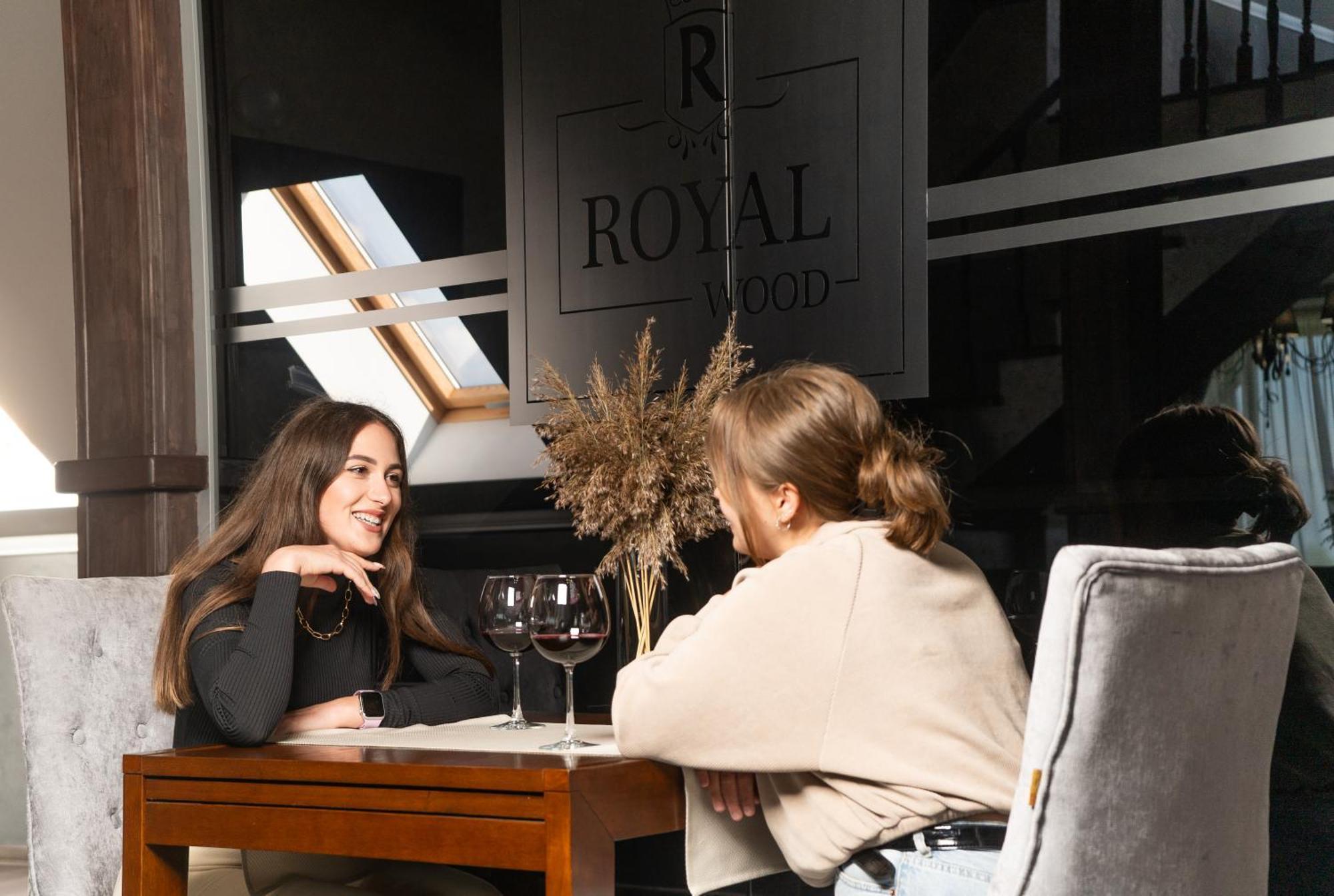 Royal Wood Hotel Rokytne  ภายนอก รูปภาพ